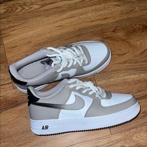 Nike Air Low-Top Sneakers in White and Tan